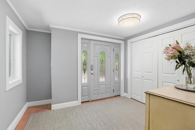 22 Hemlock Circle, Sandown, NH 03873