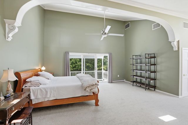 22 Hemlock Circle, Sandown, NH 03873