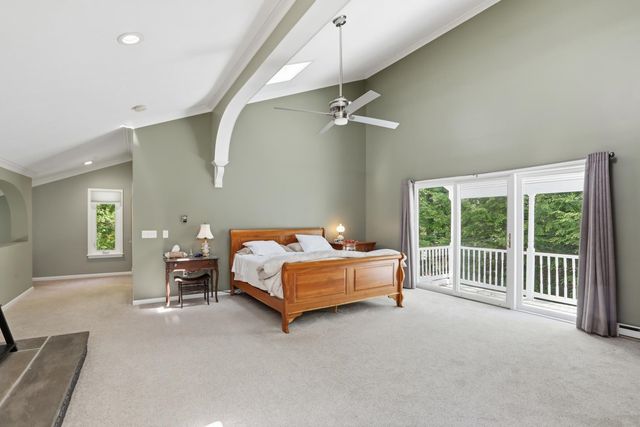 22 Hemlock Circle, Sandown, NH 03873