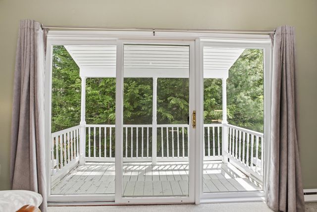22 Hemlock Circle, Sandown, NH 03873