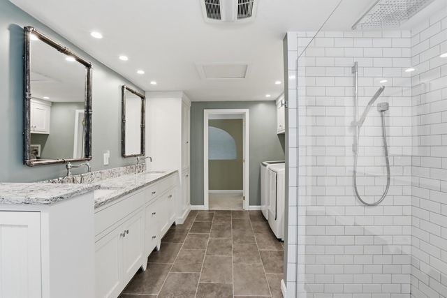 22 Hemlock Circle, Sandown, NH 03873