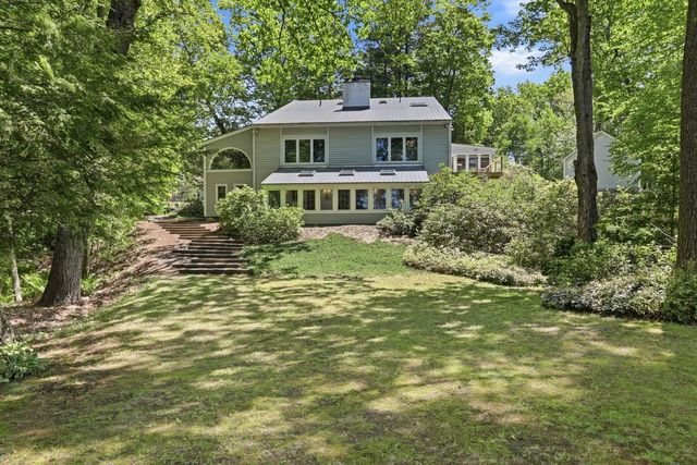 22 Hemlock Circle, Sandown, NH 03873