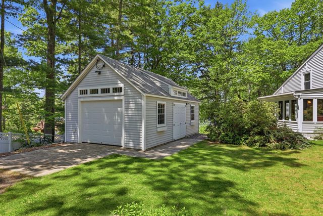 22 Hemlock Circle, Sandown, NH 03873