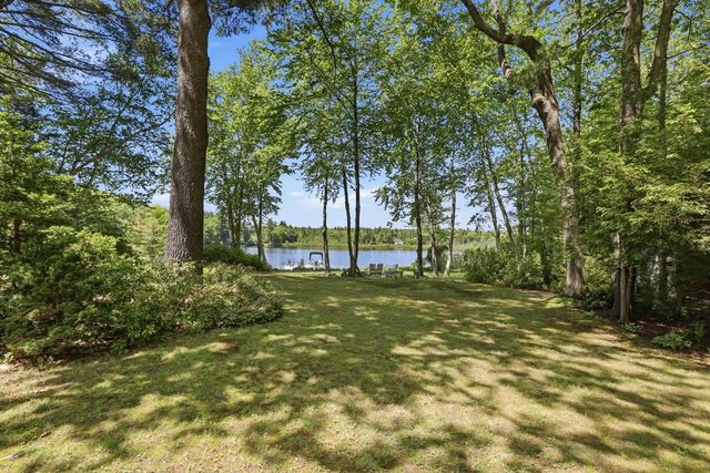 22 Hemlock Circle, Sandown, NH 03873