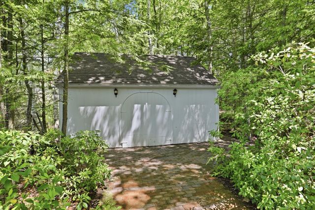 22 Hemlock Circle, Sandown, NH 03873