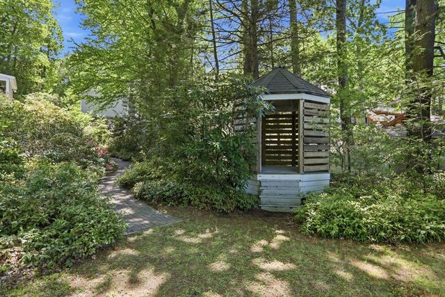 22 Hemlock Circle, Sandown, NH 03873
