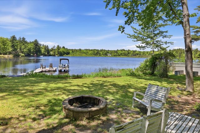 22 Hemlock Circle, Sandown, NH 03873
