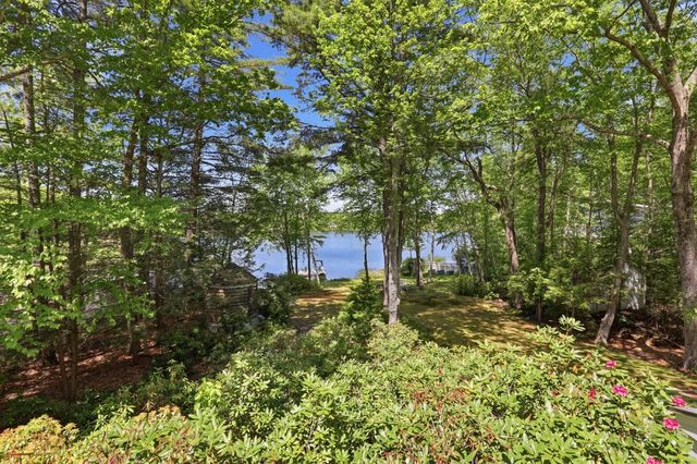 22 Hemlock Circle, Sandown, NH 03873