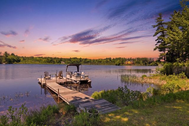 22 Hemlock Circle, Sandown, NH 03873