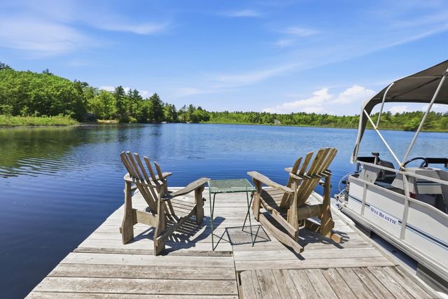 22 Hemlock Circle, Sandown, NH 03873