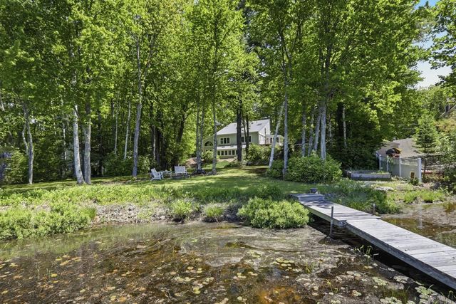 22 Hemlock Circle, Sandown, NH 03873