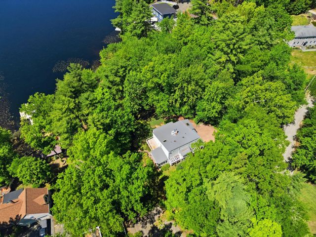 22 Hemlock Circle, Sandown, NH 03873