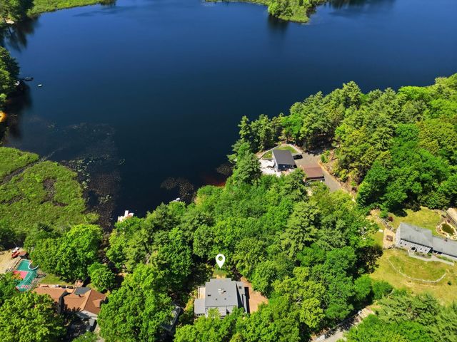 22 Hemlock Circle, Sandown, NH 03873
