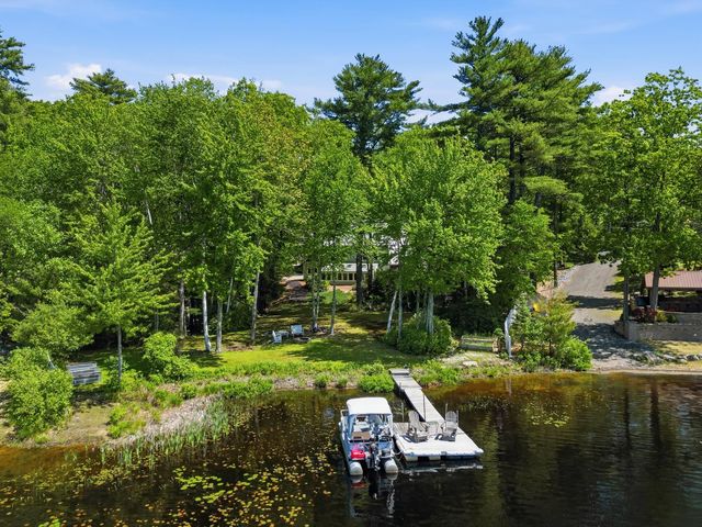 22 Hemlock Circle, Sandown, NH 03873