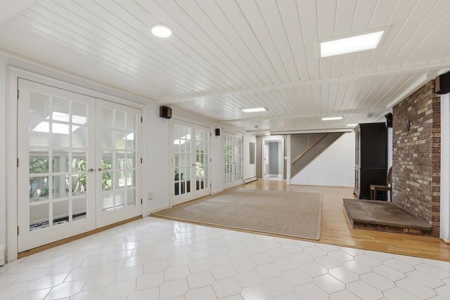 22 Hemlock Circle, Sandown, NH 03873