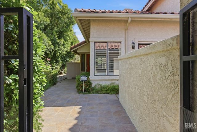 5517 Muirfield Drive, Bakersfield, CA 93306