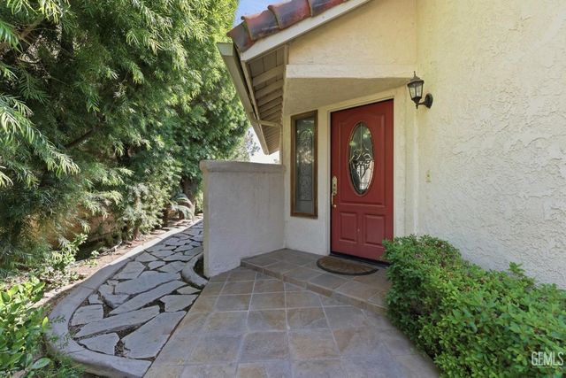 5517 Muirfield Drive, Bakersfield, CA 93306