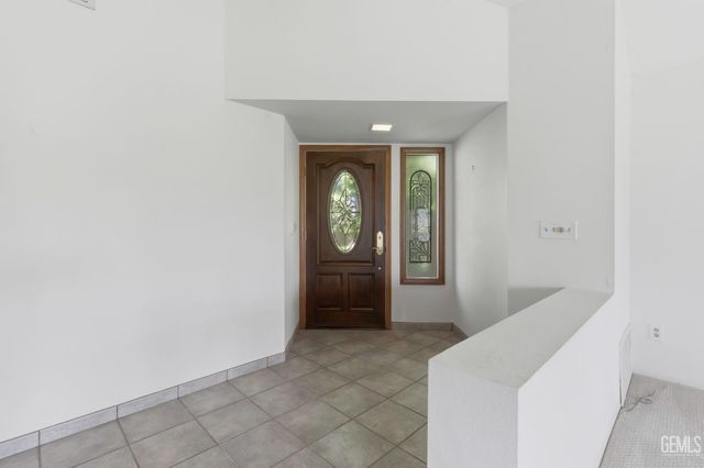 5517 Muirfield Drive, Bakersfield, CA 93306