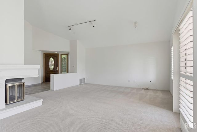 5517 Muirfield Drive, Bakersfield, CA 93306
