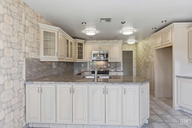 5517 Muirfield Drive, Bakersfield, CA 93306