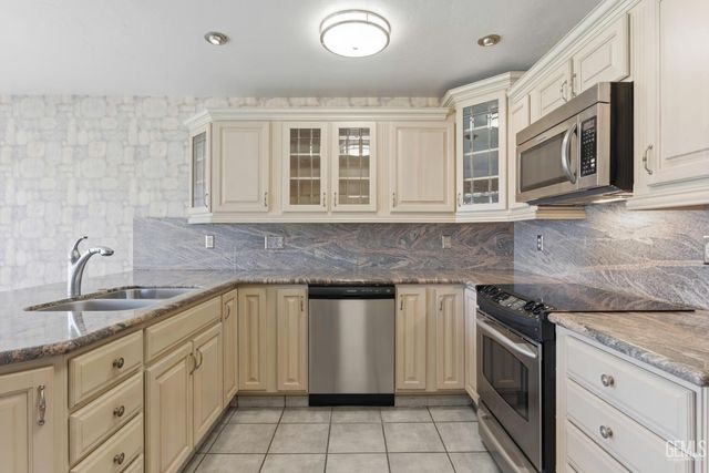 5517 Muirfield Drive, Bakersfield, CA 93306