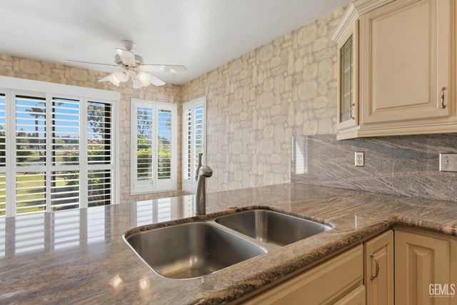 5517 Muirfield Drive, Bakersfield, CA 93306