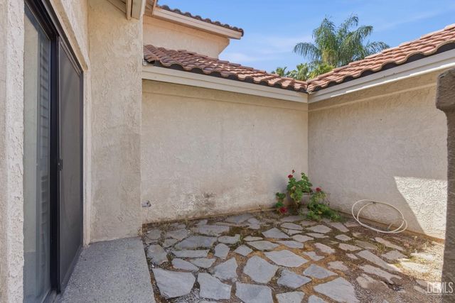 5517 Muirfield Drive, Bakersfield, CA 93306