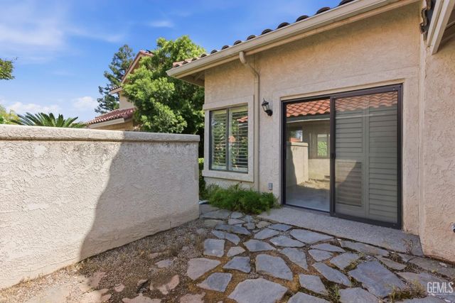 5517 Muirfield Drive, Bakersfield, CA 93306