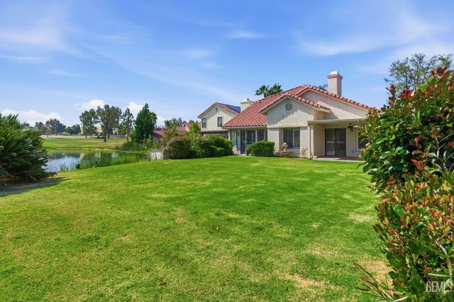 5517 Muirfield Drive, Bakersfield, CA 93306