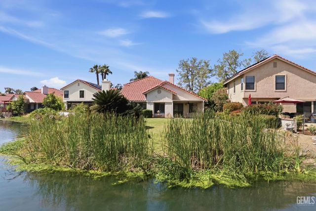 5517 Muirfield Drive, Bakersfield, CA 93306