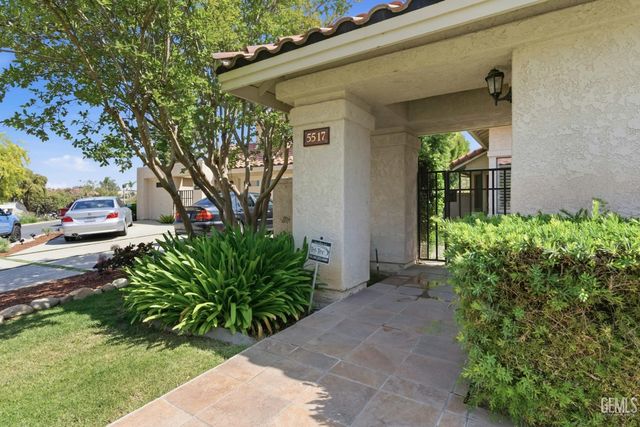 5517 Muirfield Drive, Bakersfield, CA 93306