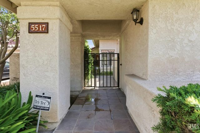 5517 Muirfield Drive, Bakersfield, CA 93306