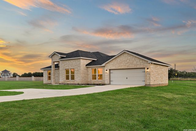100 W MEDIUM MEADOW DR, Lytle, TX 78052