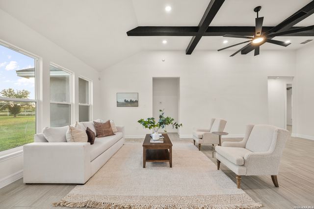 100 W MEDIUM MEADOW DR, Lytle, TX 78052