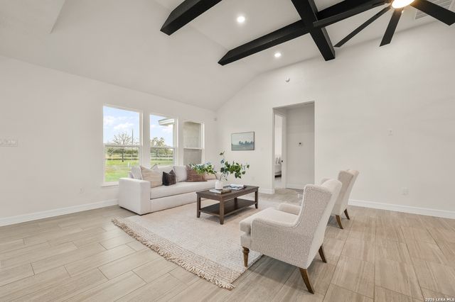 100 W MEDIUM MEADOW DR, Lytle, TX 78052