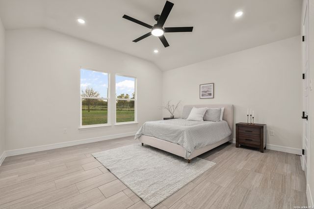 100 W MEDIUM MEADOW DR, Lytle, TX 78052
