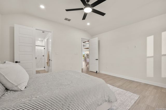 100 W MEDIUM MEADOW DR, Lytle, TX 78052