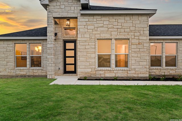 100 W MEDIUM MEADOW DR, Lytle, TX 78052