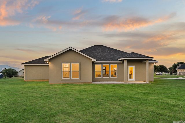 100 W MEDIUM MEADOW DR, Lytle, TX 78052