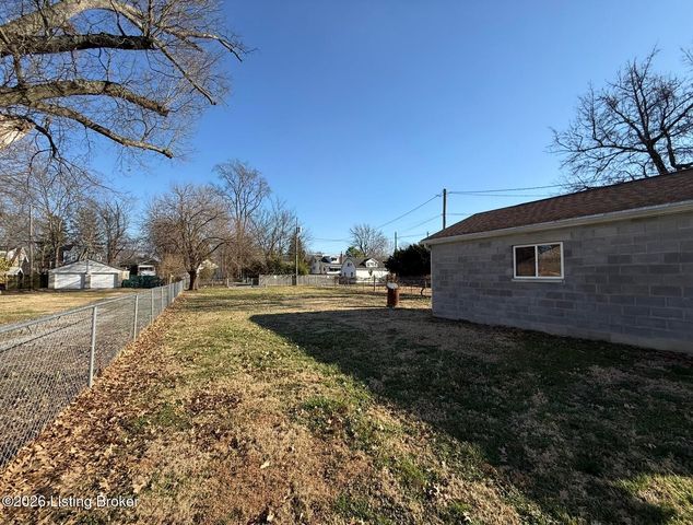 4823 S 6th St, Louisville, KY 40214