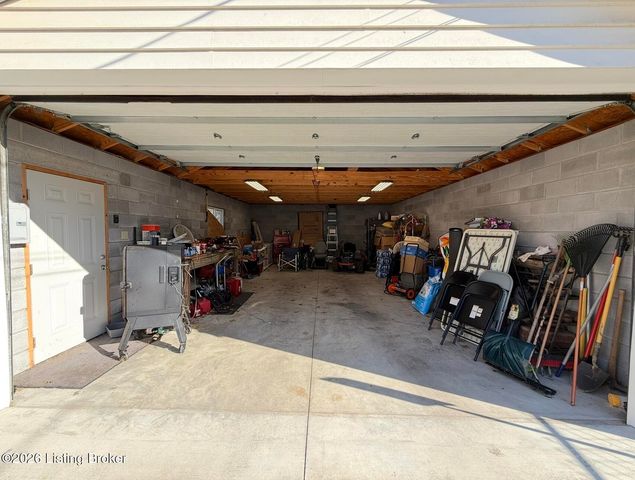 4823 S 6th St, Louisville, KY 40214