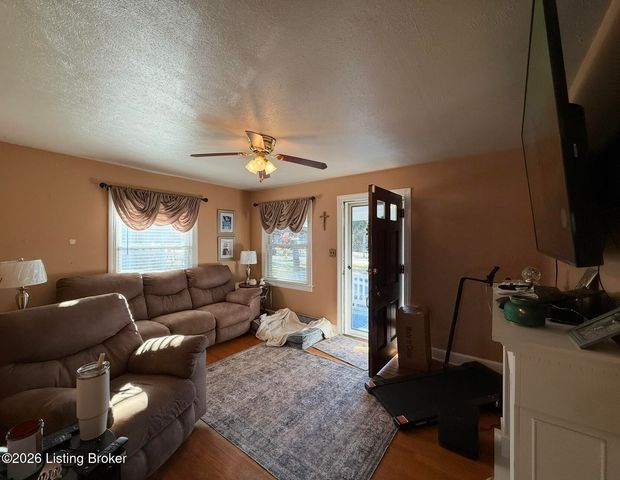 4823 S 6th St, Louisville, KY 40214