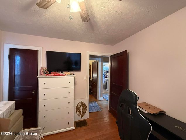 4823 S 6th St, Louisville, KY 40214