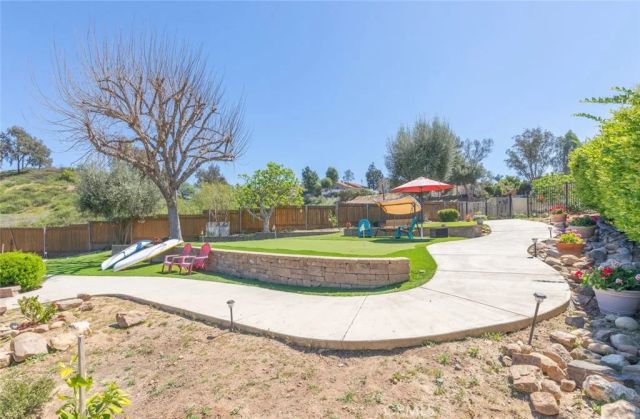 30198 La Primavera, Temecula, CA 92592