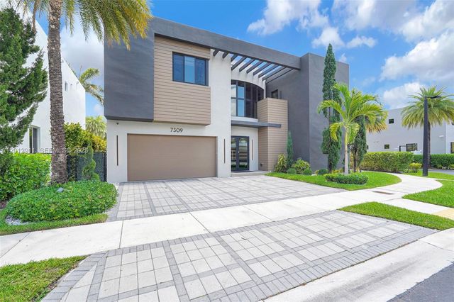 7509 NW 99th Ave, Doral, FL 33178