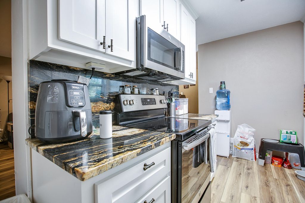 Image 10 of property listing at 405 W 18th Street, Robert Lee, TX 76945