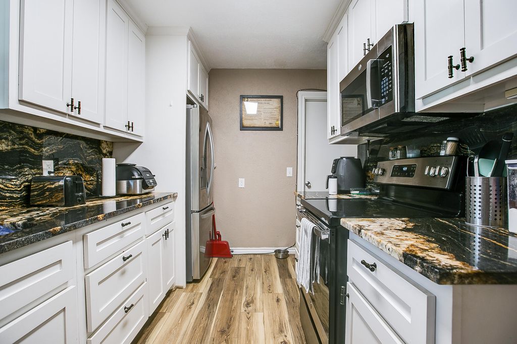 Image 12 of property listing at 405 W 18th Street, Robert Lee, TX 76945