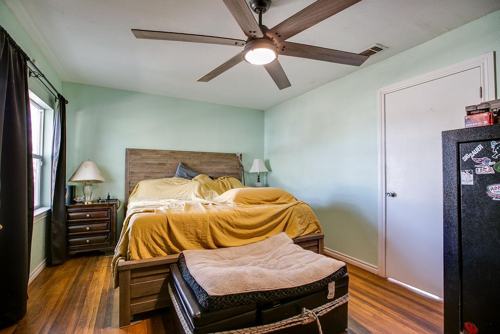 Image 13 of property listing at 405 W 18th Street, Robert Lee, TX 76945