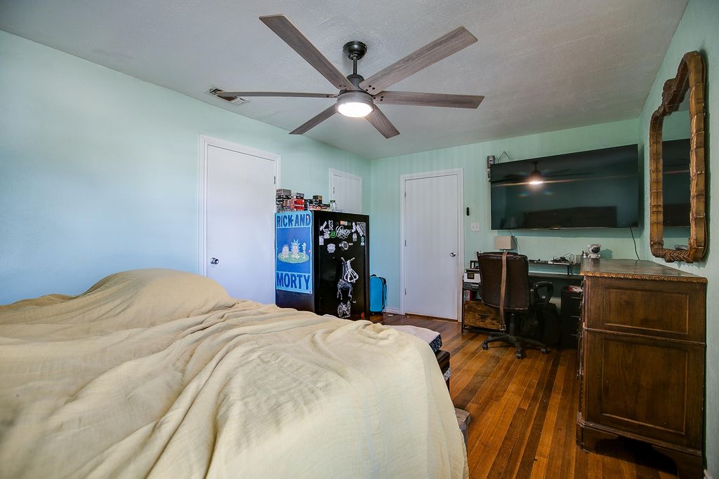 Image 14 of property listing at 405 W 18th Street, Robert Lee, TX 76945