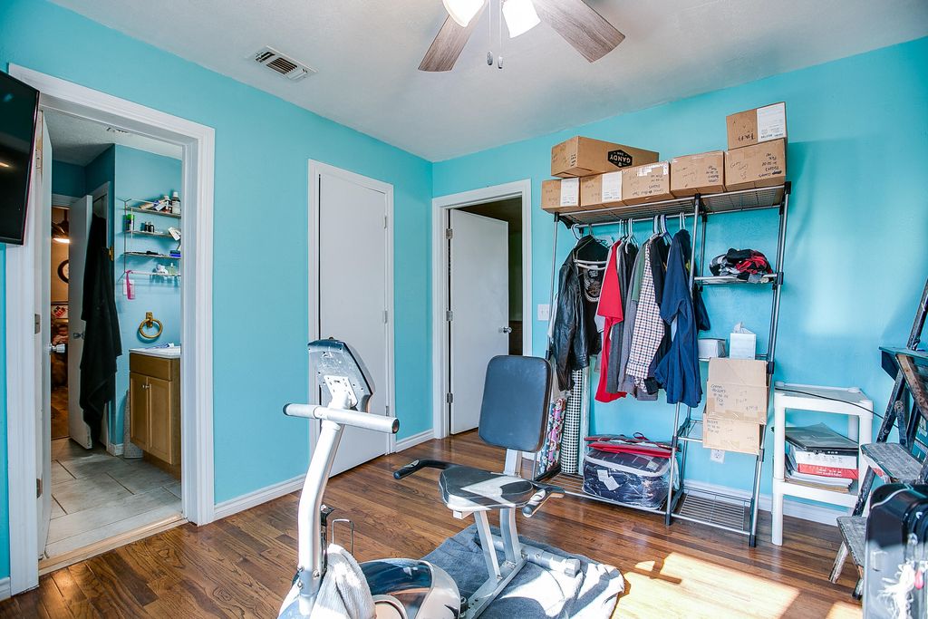 Image 16 of property listing at 405 W 18th Street, Robert Lee, TX 76945